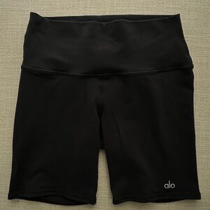 ALO Yoga 5” Biker Black Shorts Size s